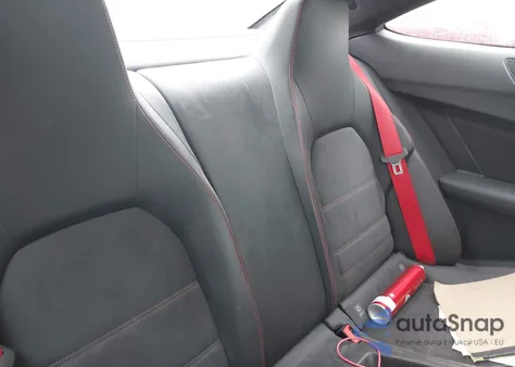 2013 Mercedes-Benz C 250 из США, поврежденный, VIN WDDGJ4HB1DG058064